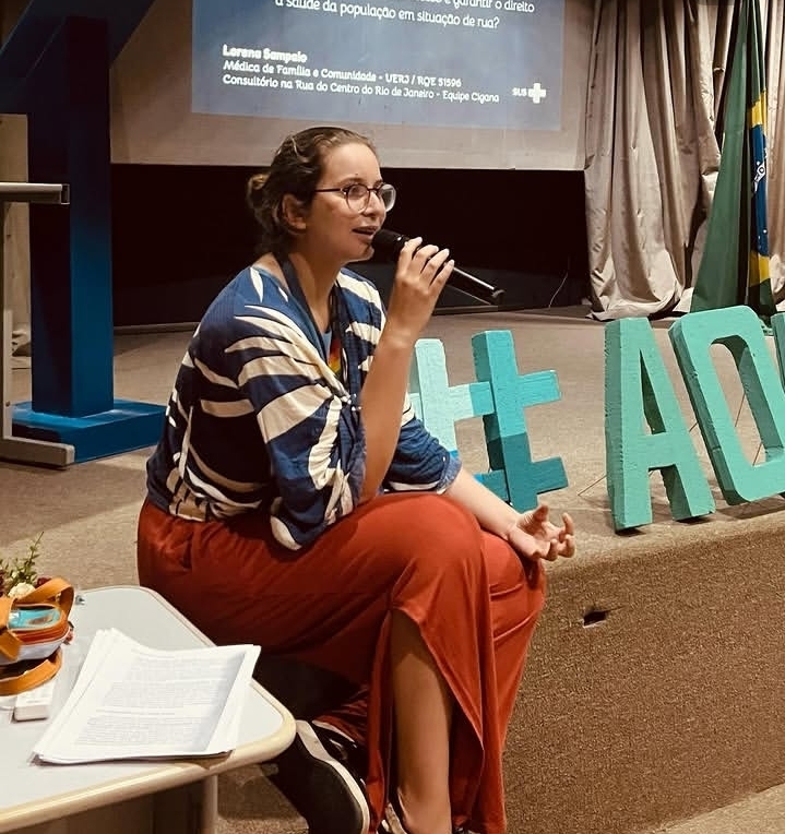 Dra. Lorena Sampaio em atendimento
